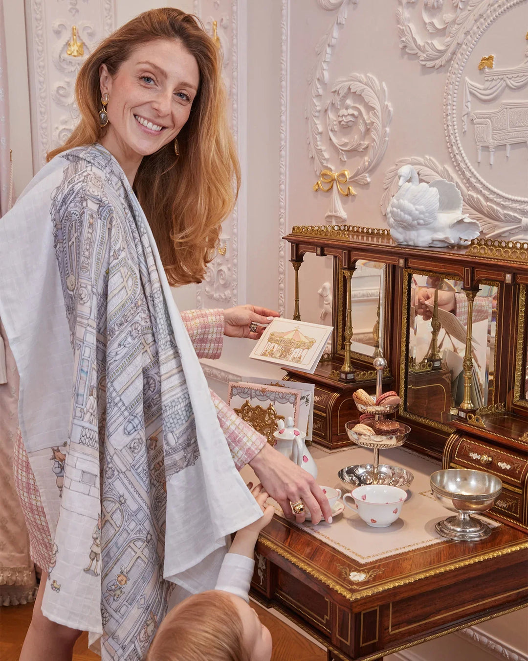 Atelier Choux Château Choux Ciollectie - Unisswx babycollectie met Franse kasteelprint in zachte tinten, inclusief luxe giftbox met vakjes, verkrijgbaar bij Little Mack 