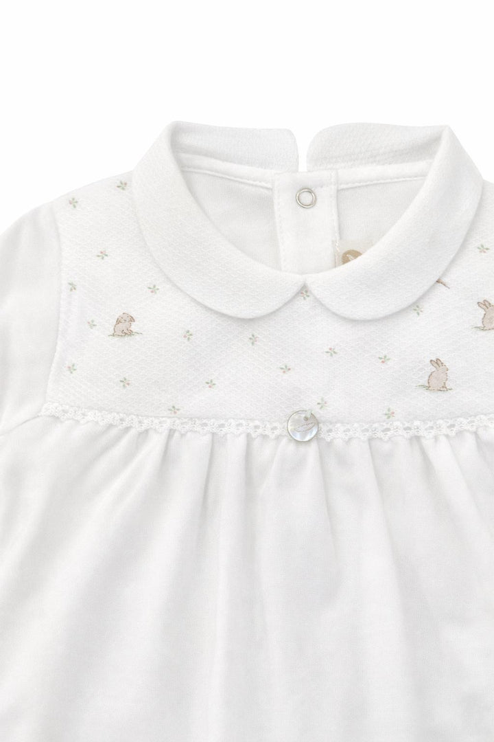 Boxpakje wit met kraagje en geborduurde konijntjes - Pureté du Bébé