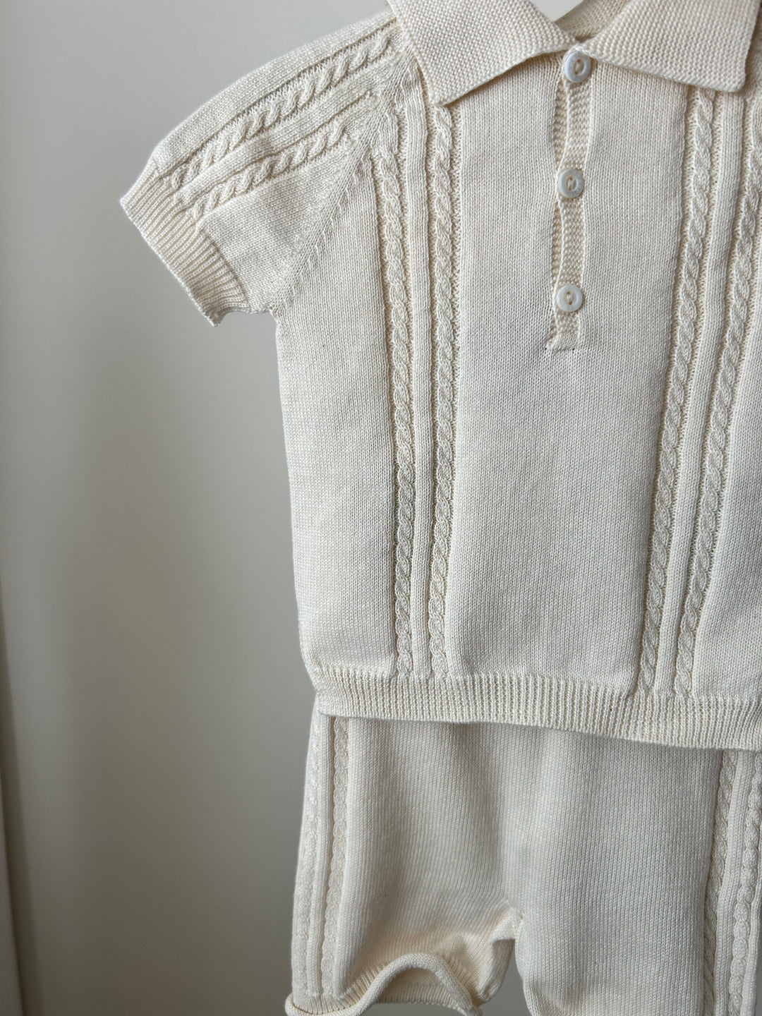 Gebreide baby set polo & short off white – Wedoble
