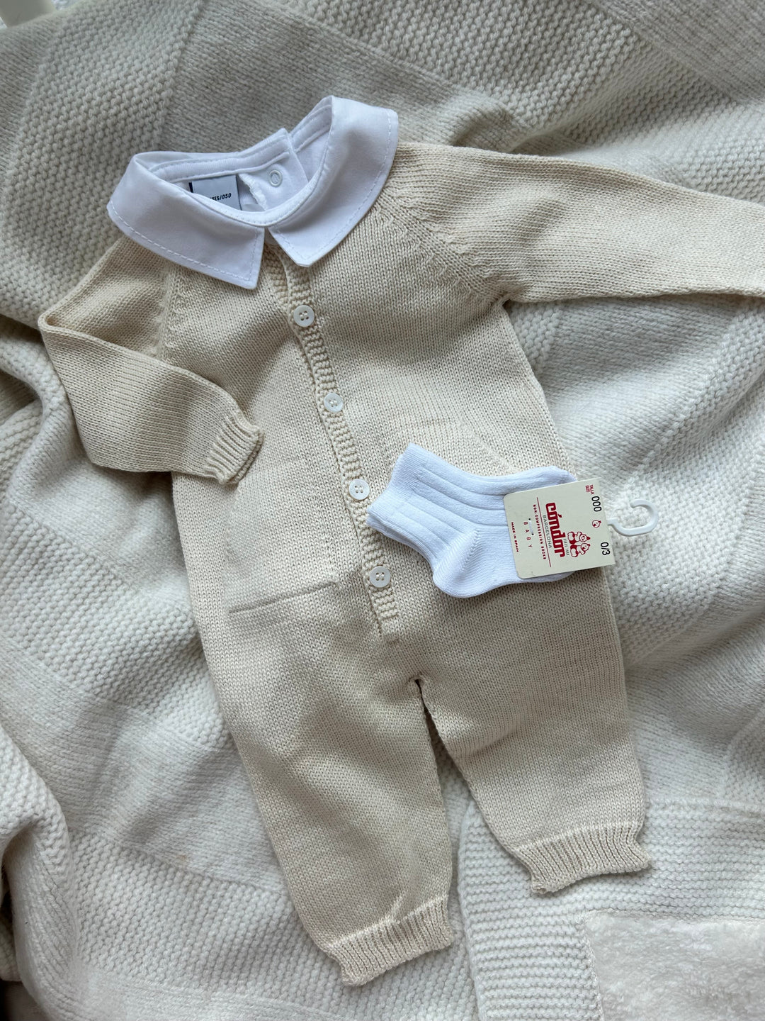 Gebreid babypakje crème – Wedoble