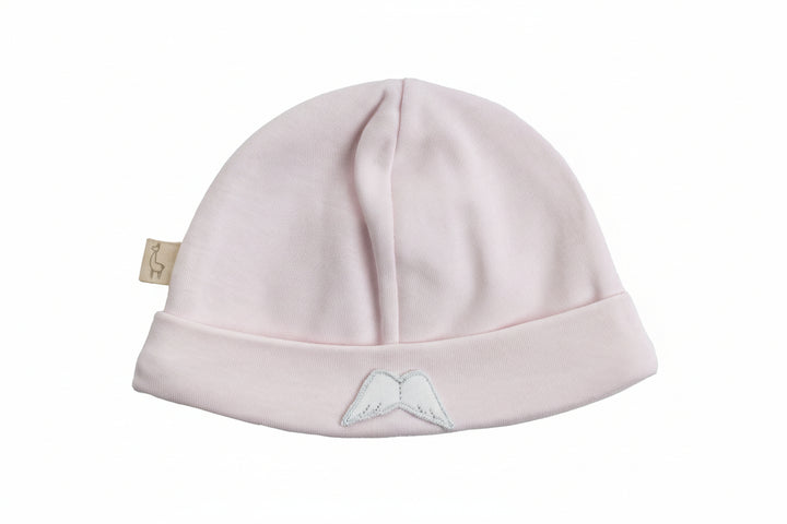 Roze baby mutsje van katoen met geborduurd vleugeltje