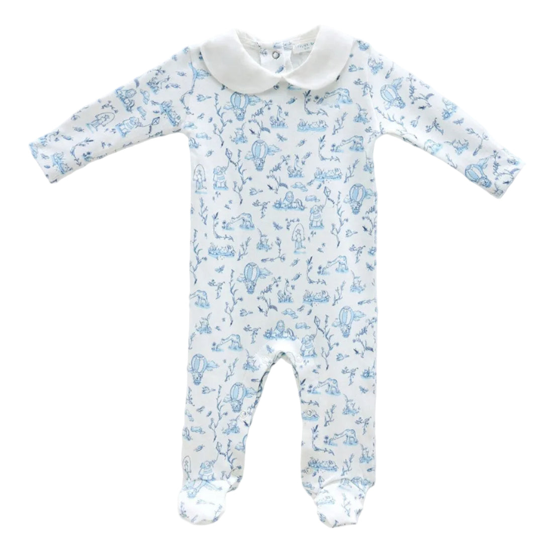 lichtblauw toile de jouy babypakje met ronde kraag voor jongens van atelier babbi