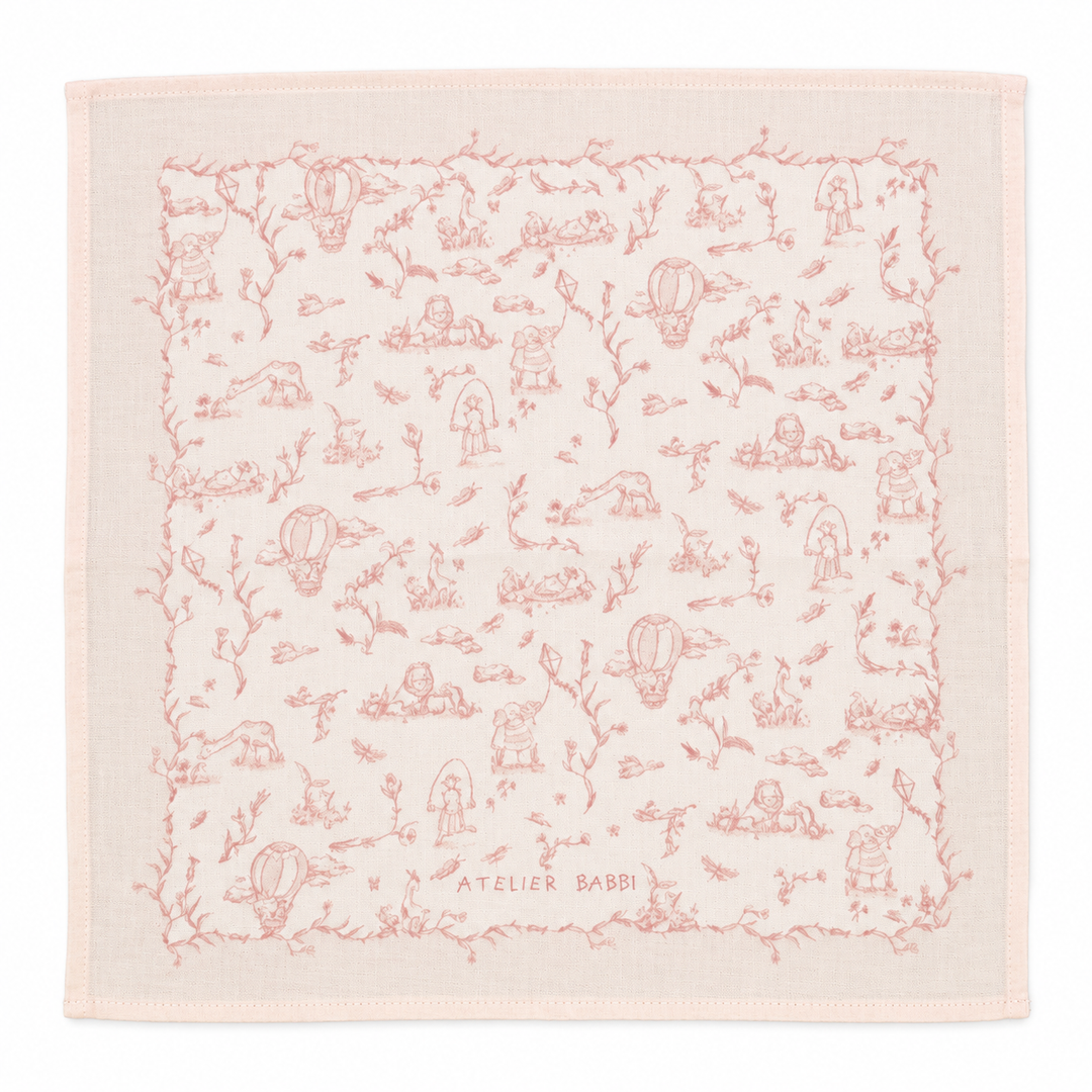 lichtroze toile de jouy achtige print met diertjes vanatelier babbi