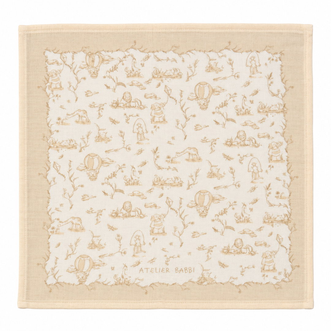 beige hdrfoiele spuugsoek in toile de jouy dierenprint van atelier Babbi