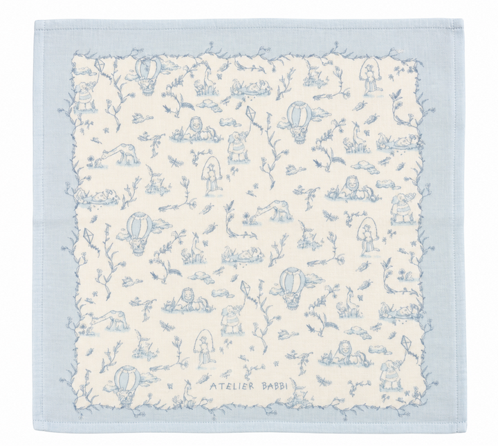 lichtblauwe hydrofiel met toile de jouy achtige dierenprint van atelier babbi