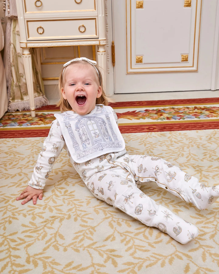 Chateau choux satin bib bij meisje
