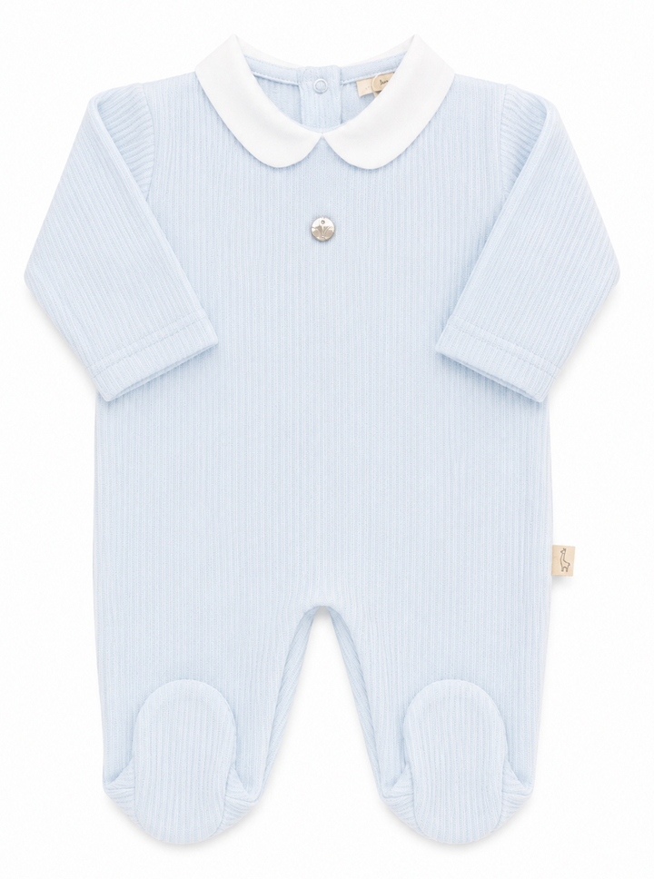 Baby Gi fijn gebreid lichtblauw boxpakje met klassieke kraag en voetjes voor baby's.