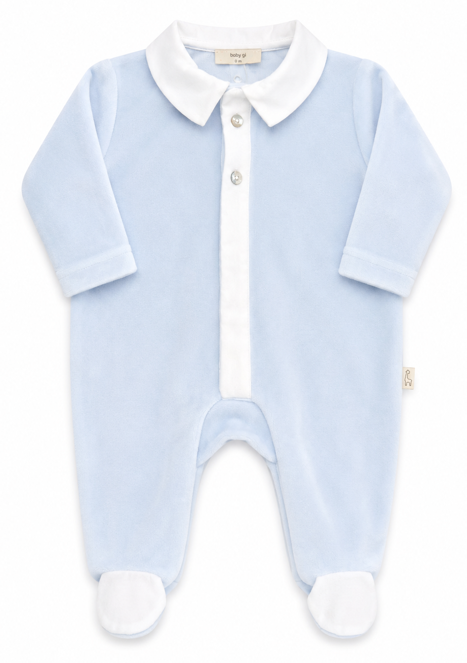 Baby Gi lichtblauw velours boxpakje met witte kraag, witte details en voetjes voor newborn jongens.