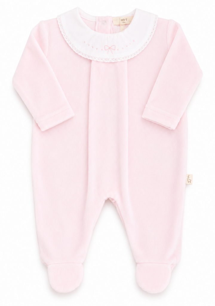 Baby Gi velours boxpakje roze met elegante kraag en voetjes voor baby's.
