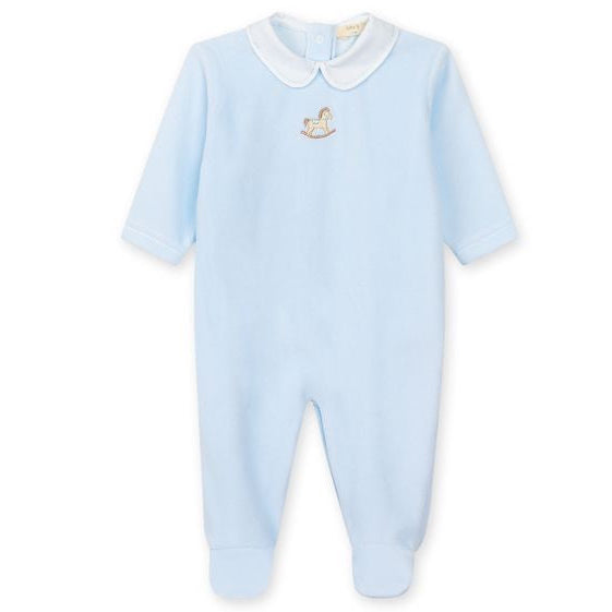 Baby Gi lichtblauw velours boxpakje met witte ronde kraag, geborduurd hobbelpaardje op de borst en voetjes.