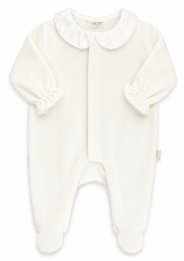 Baby Gi velours boxpakje offwhite voor meisjes met Peter Pan-kraag, verborgen drukknoopsluiting en voetjes.