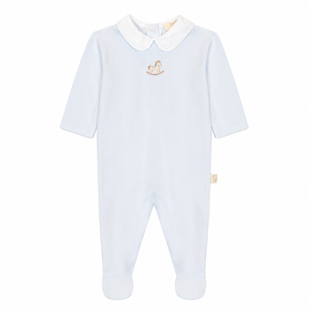 Lichtblauw babypakje met geborduurd hobbelpaard van Baby Gi 