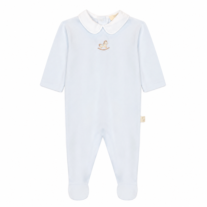 Lichtblauw babypakje met geborduurd hobbelpaard van Baby Gi 
