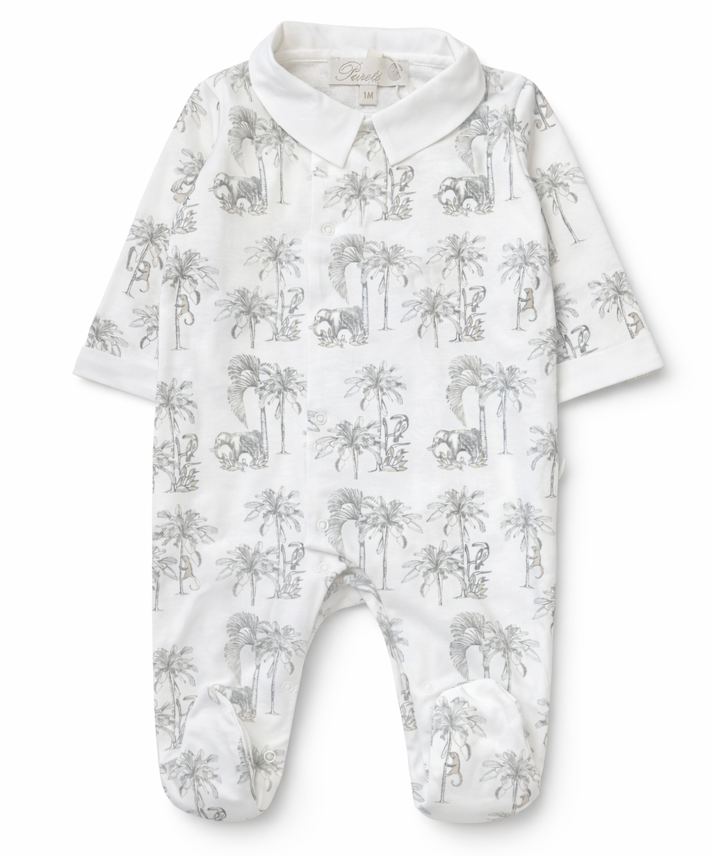Prachtig babypakje met subtiele safari print, met palmbonen olifanten en aapjes van purete du bebe voor jongens