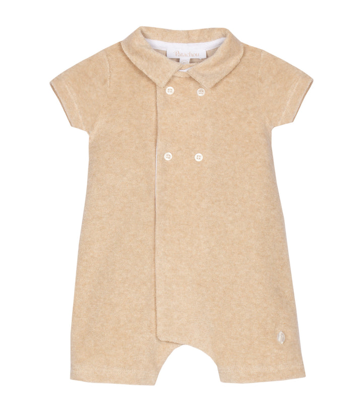 Beige badstof zomerpakje van Patachou met polo kraag en drukknoopjes, luchtig en comfortabel babypakje voor strand en warme dagen