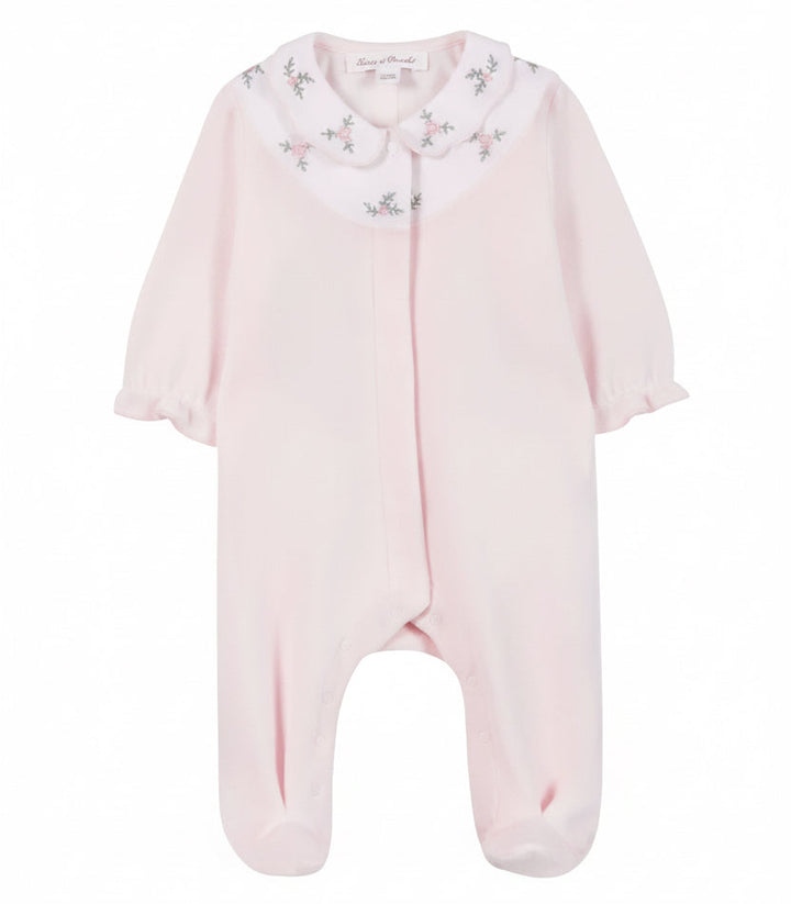 Velours babypakje met geborduurde bloemetjes in pale pink
