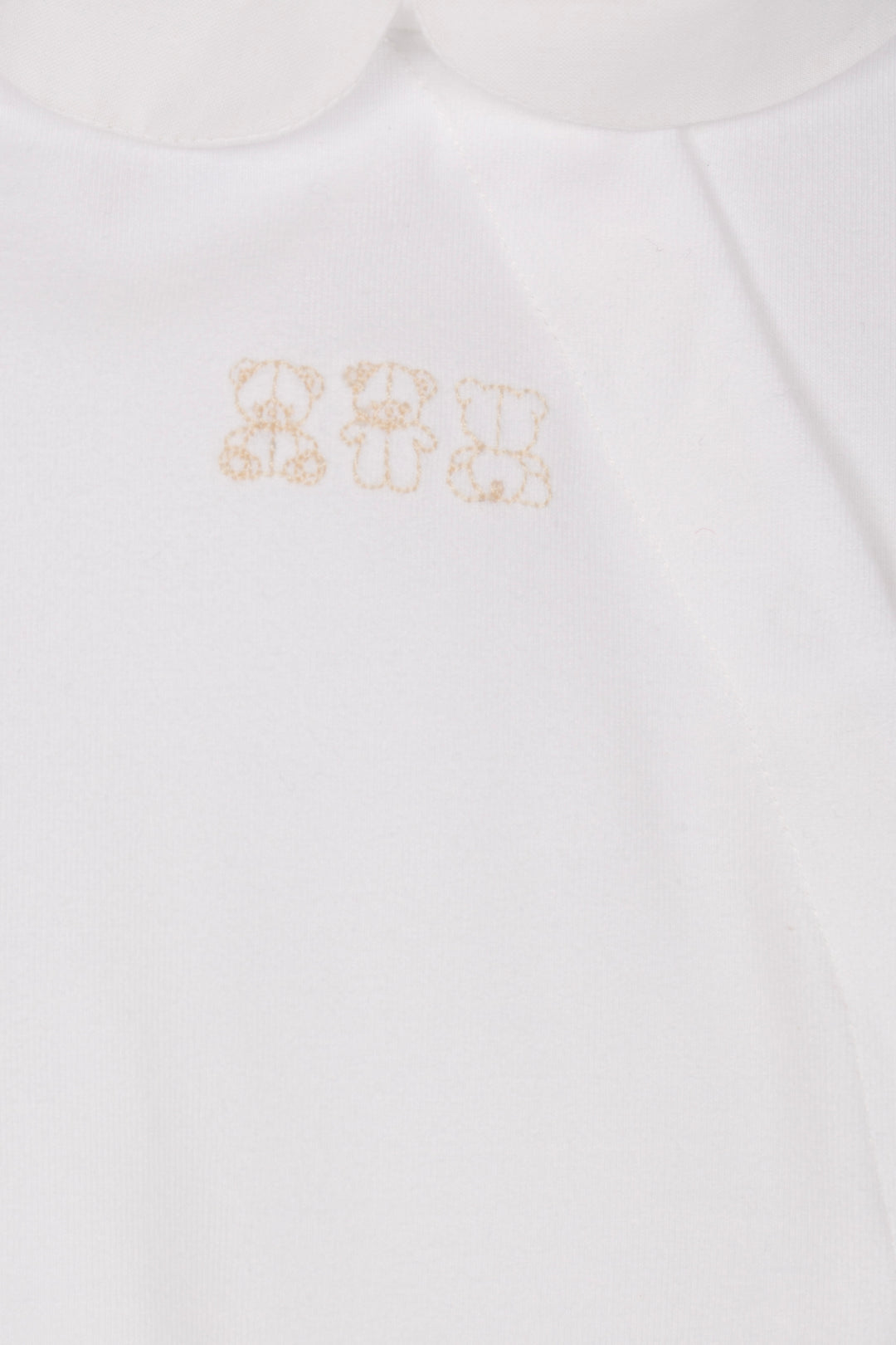 Wit uniseks babypakje van katje met lange mouwen, voetjes en klassieke kraag 