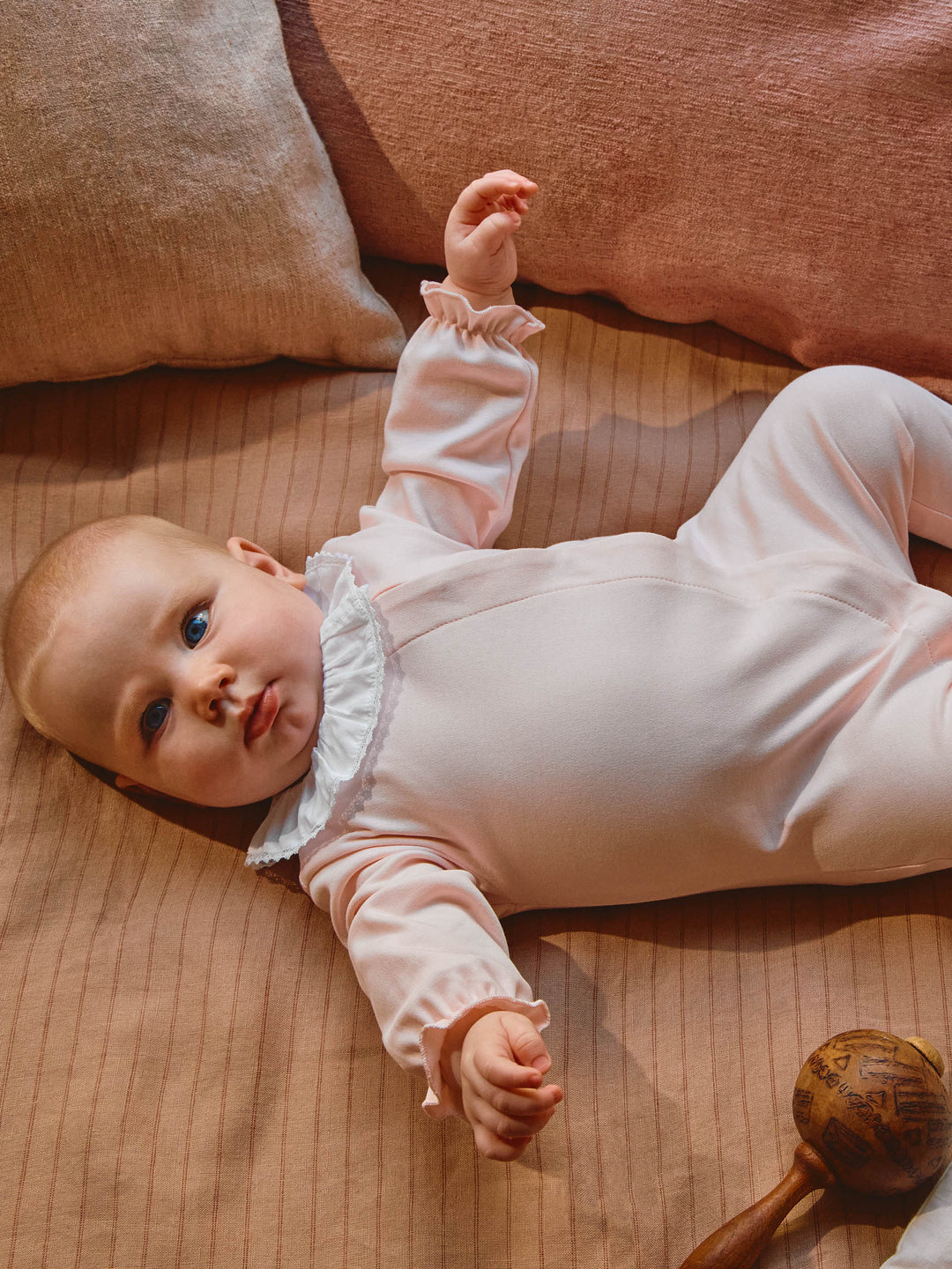 Peach pink babypakje met lace kraag Laranjinha