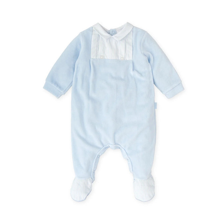 Lichtblauw velours babypakje met gesmokt borstpand in streepjes van Tutto Piccolo 