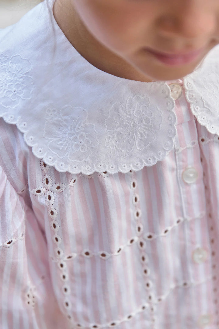 Stijvolle broderie details gestreepte katoenen blouse van Tartine et Choolat