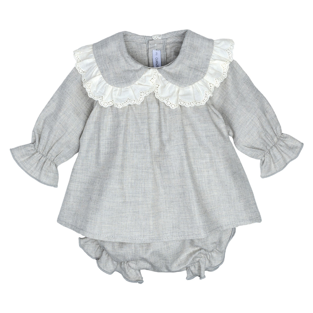 zachtgrijs babysetje met broderie kraag van calamaro