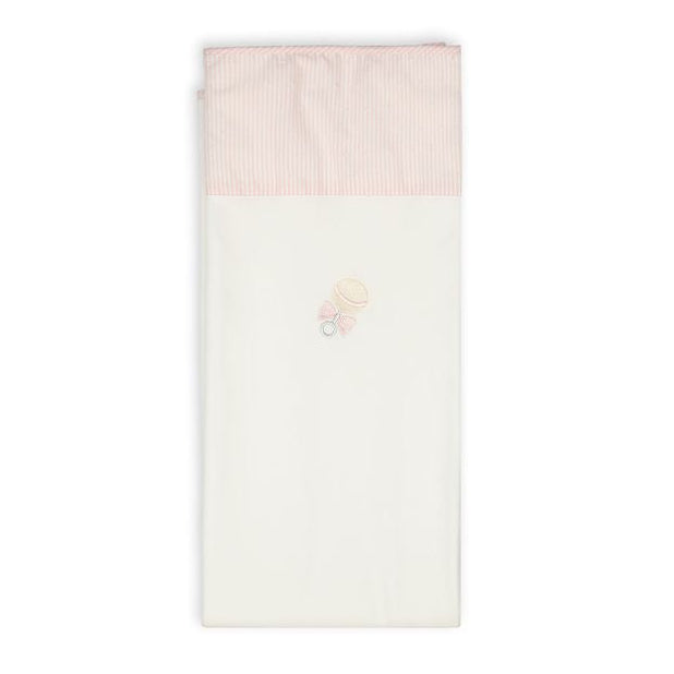 deken met rammelaar borduursel en streepprint van Baby Gi 