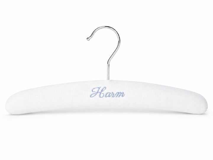 Hangdgemaakte hanger met gepersonaliseerde naam