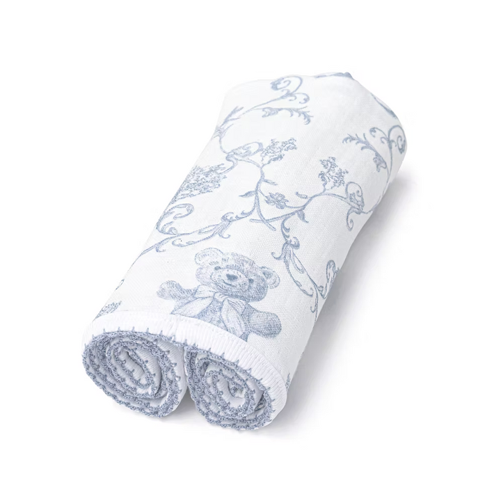 lichtblauwe hydrofiele doek met beertjes en barok print van first my first collection