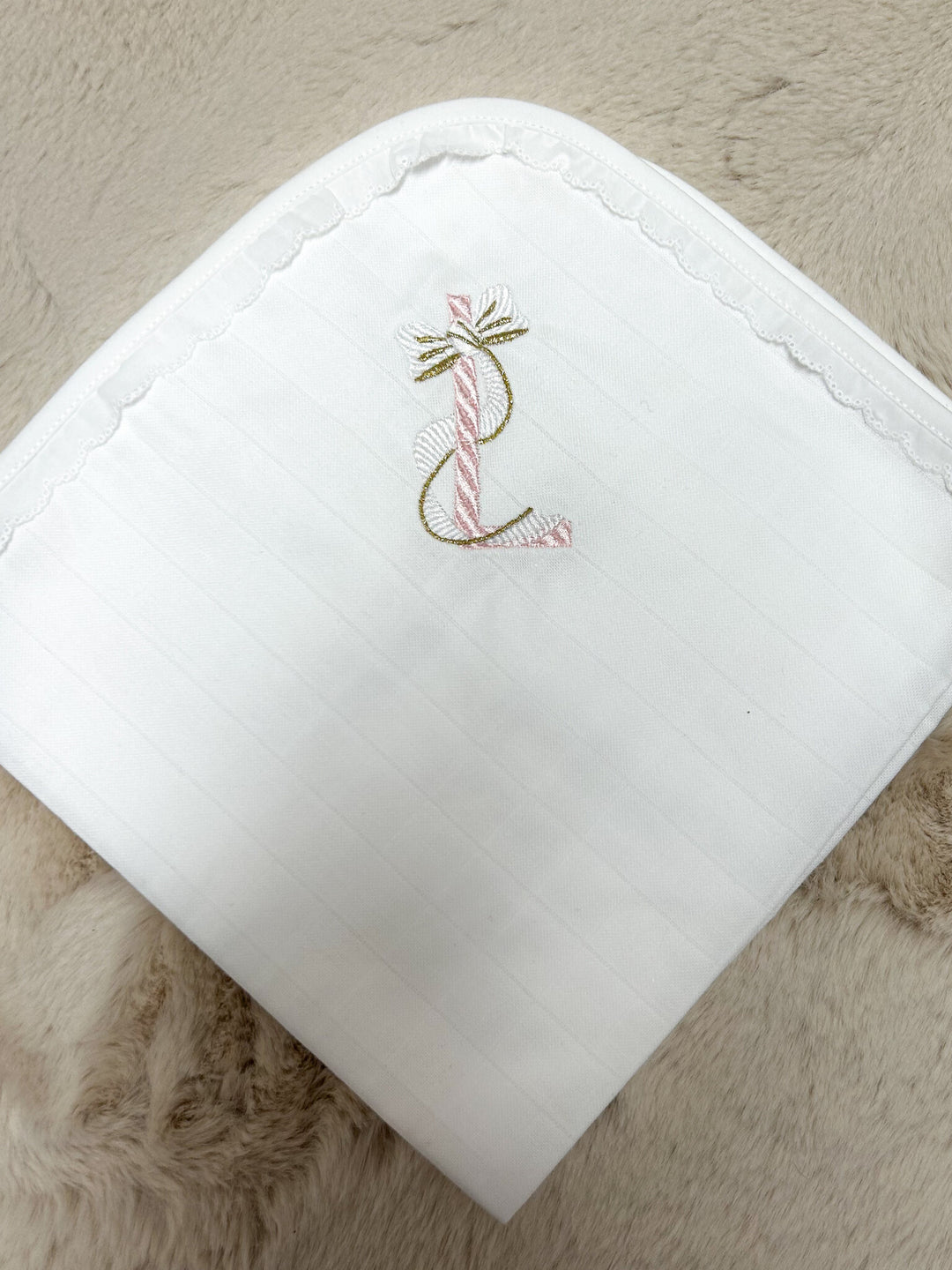 Hydrofiel met ribbonletter in lichtroze 