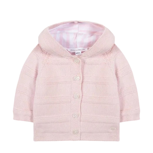 Gebreid babyjasje van Tartine et Chocolat met capuchon, uitgevoerd in fijn breisel in lichtroze