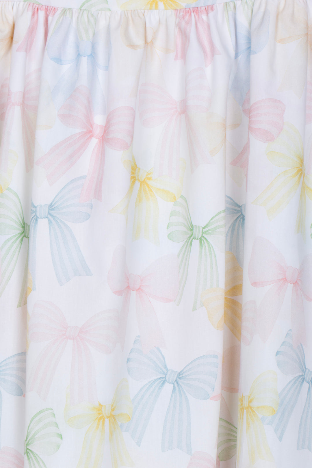 detail van pastel strikjesprint op patachou meisjes jurk 