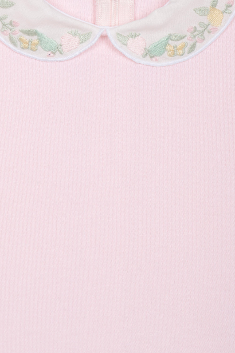 Detail van jurk met geborduurde citroentjes en vlinder van Patachou