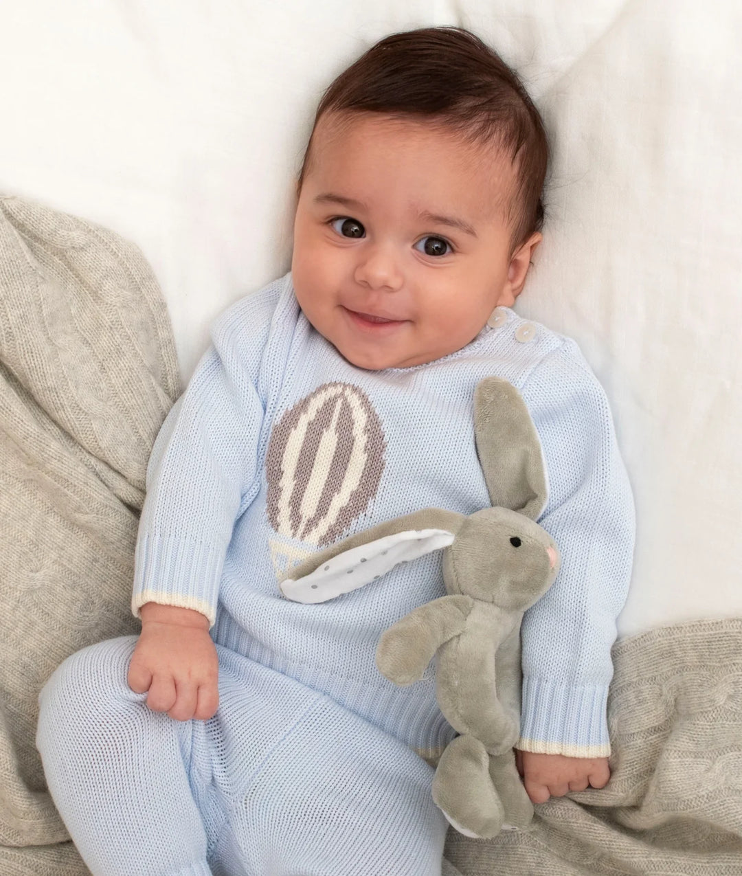 lichtblauw babyset gebreid van livly 