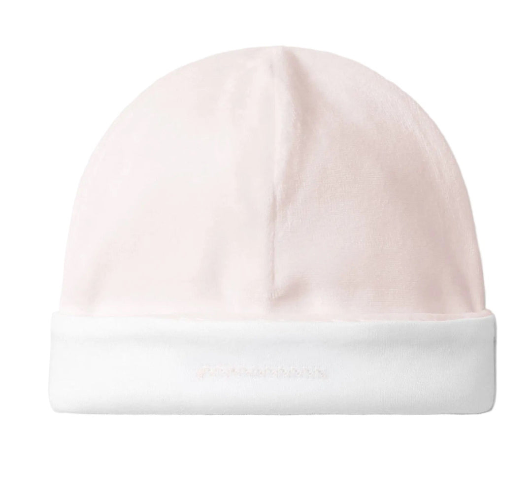 peach pink baby mutsje velours met borduring op de witte rand van Laranjinha