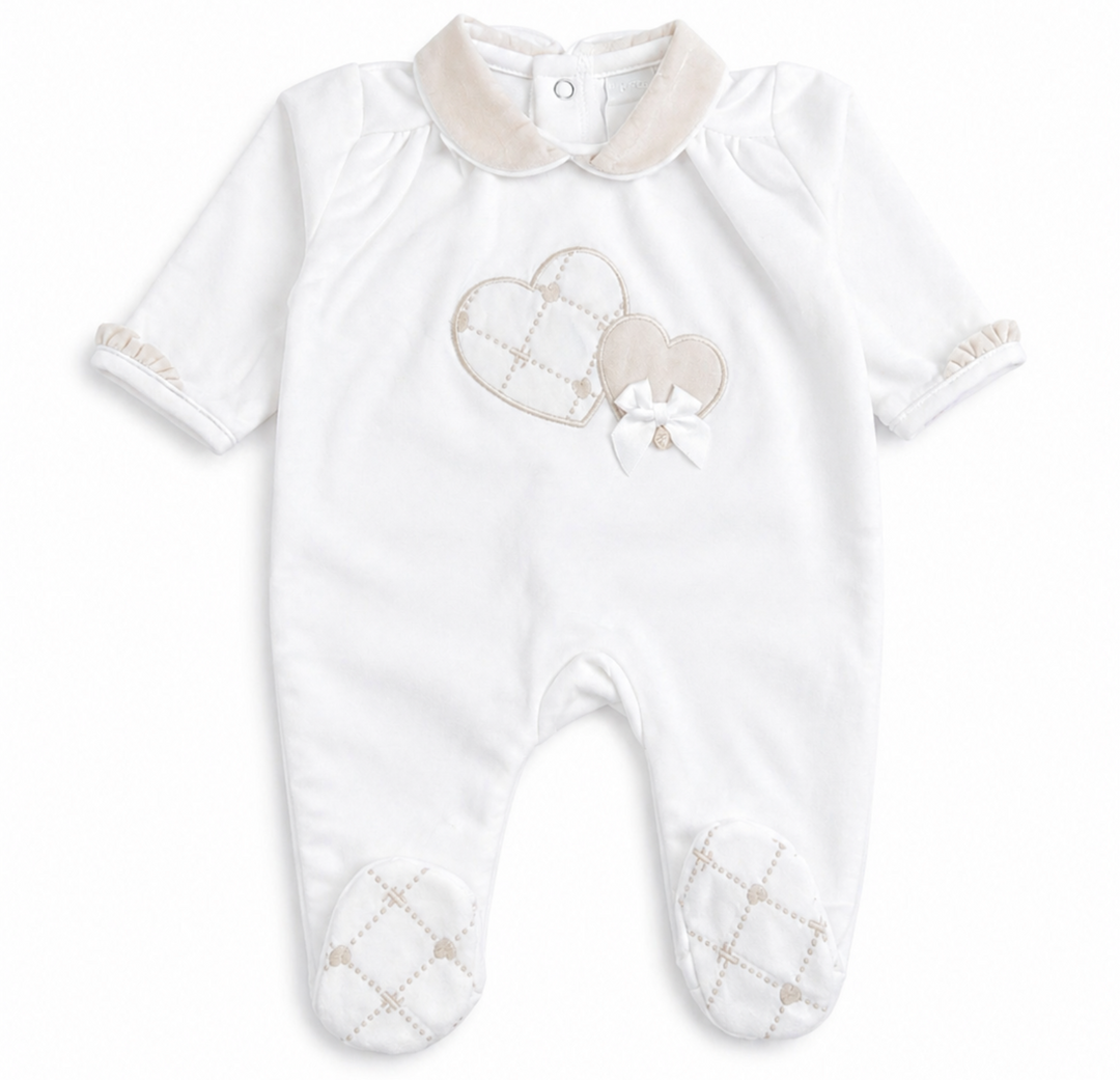 First babypakje hartjes crème