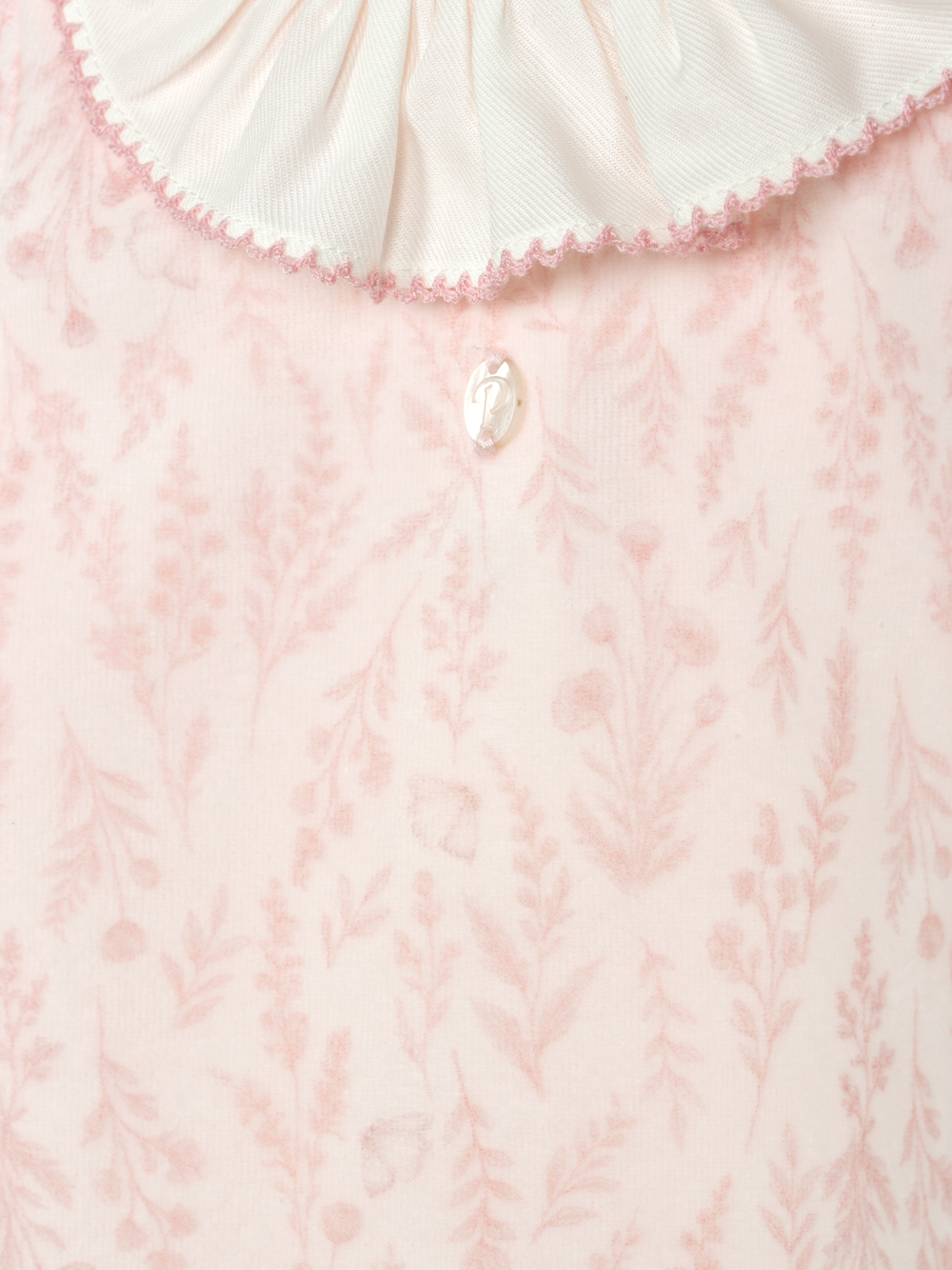 detail velours babypakje met blaadjes en vlinders van patachou