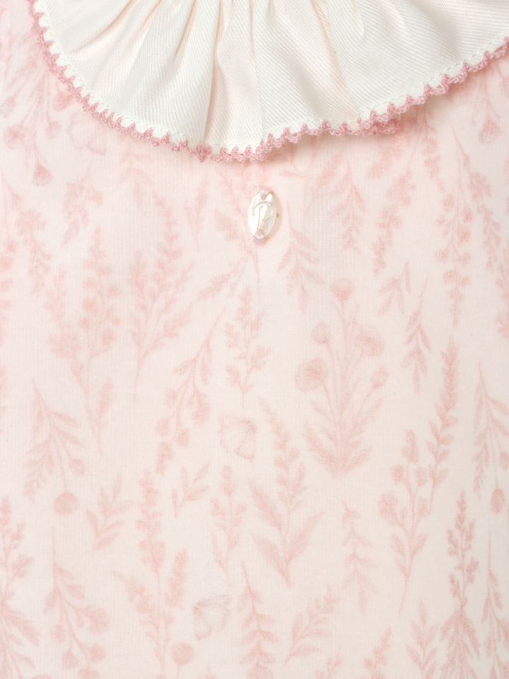 detail velours babypakje met blaadjes en vlinders van patachou