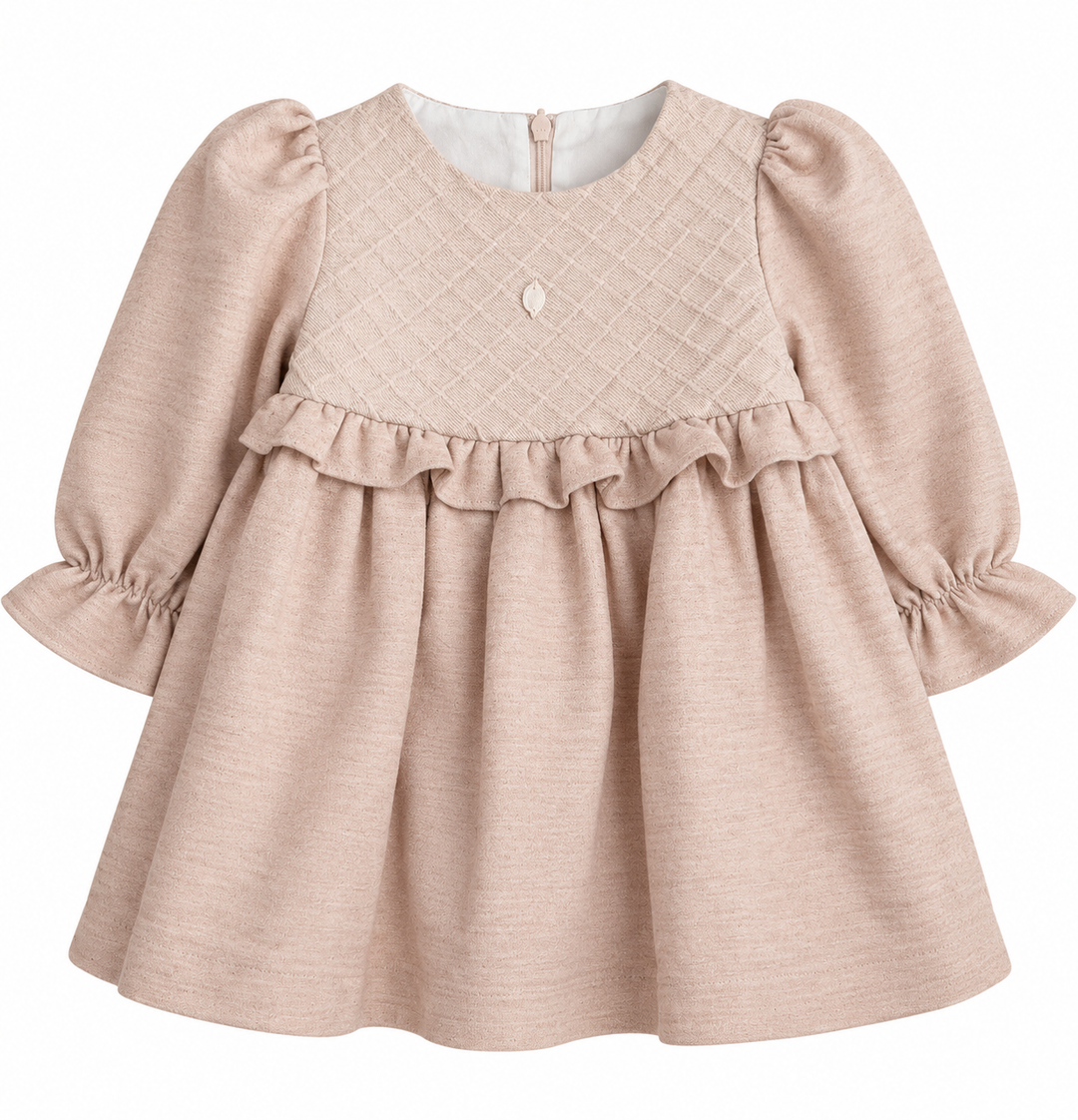 beige winterse jurk met ruches en pofmouwen van patachou