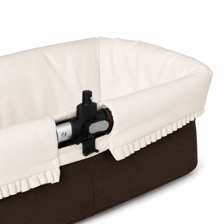 offwhite omrander in beige kleur met ruffle in pique katoenen stof