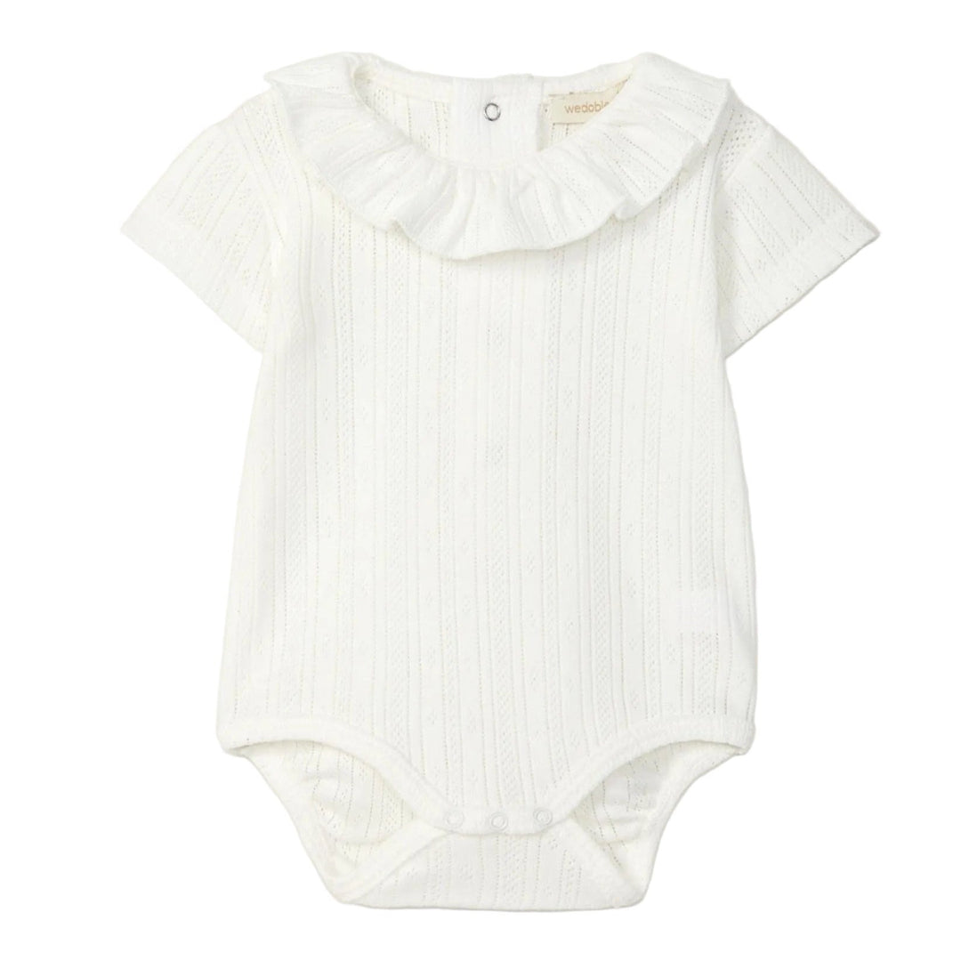 Offwhite romper met ajour motief in organic katoen van Wedoble 