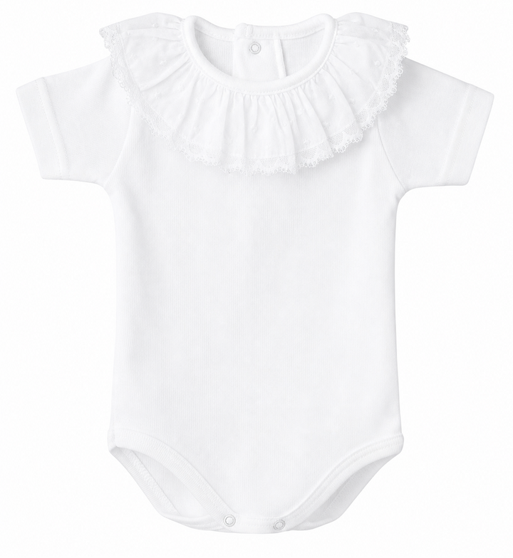 witte romper met plumenti kraag en korte mouwen van het merk Calamaro 