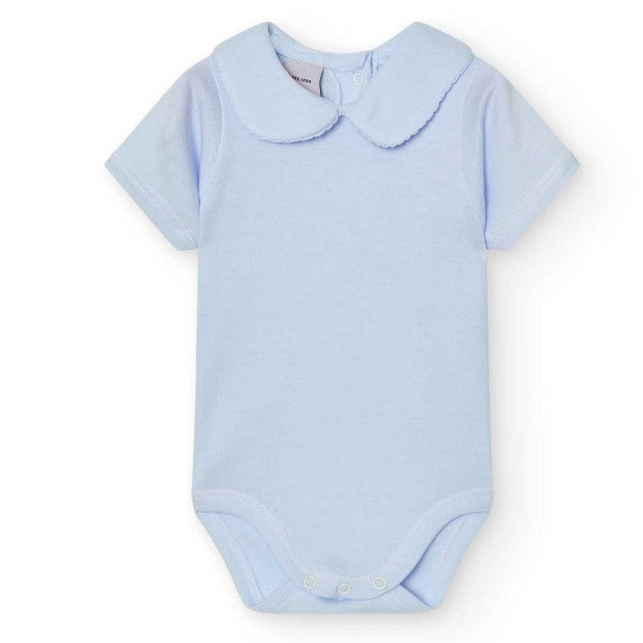 Romper met korte mouwen en peter pan kraag, in het lichtblauw van babidu 