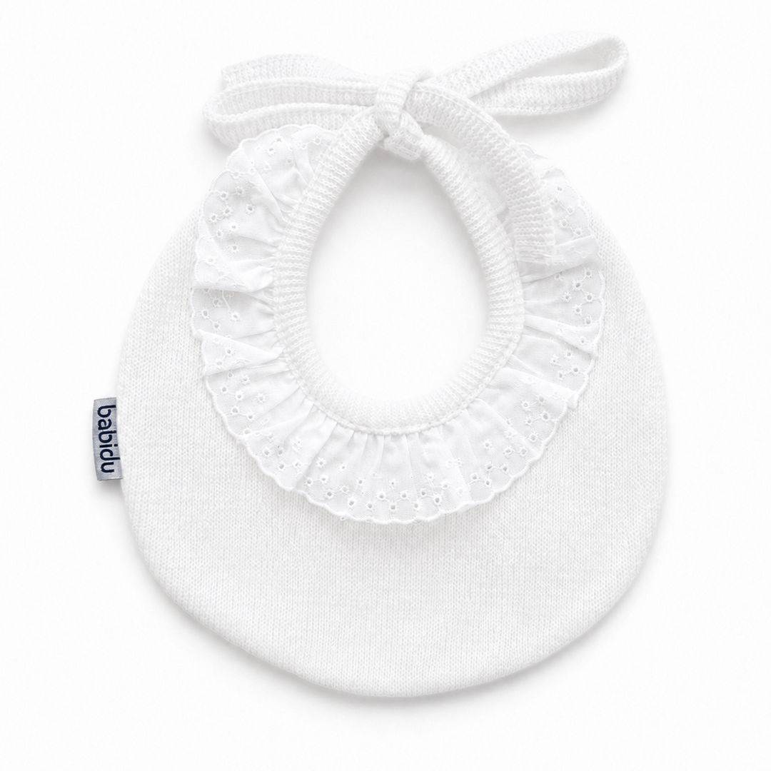 witte katoenen slabber met broderie rand van babidu 