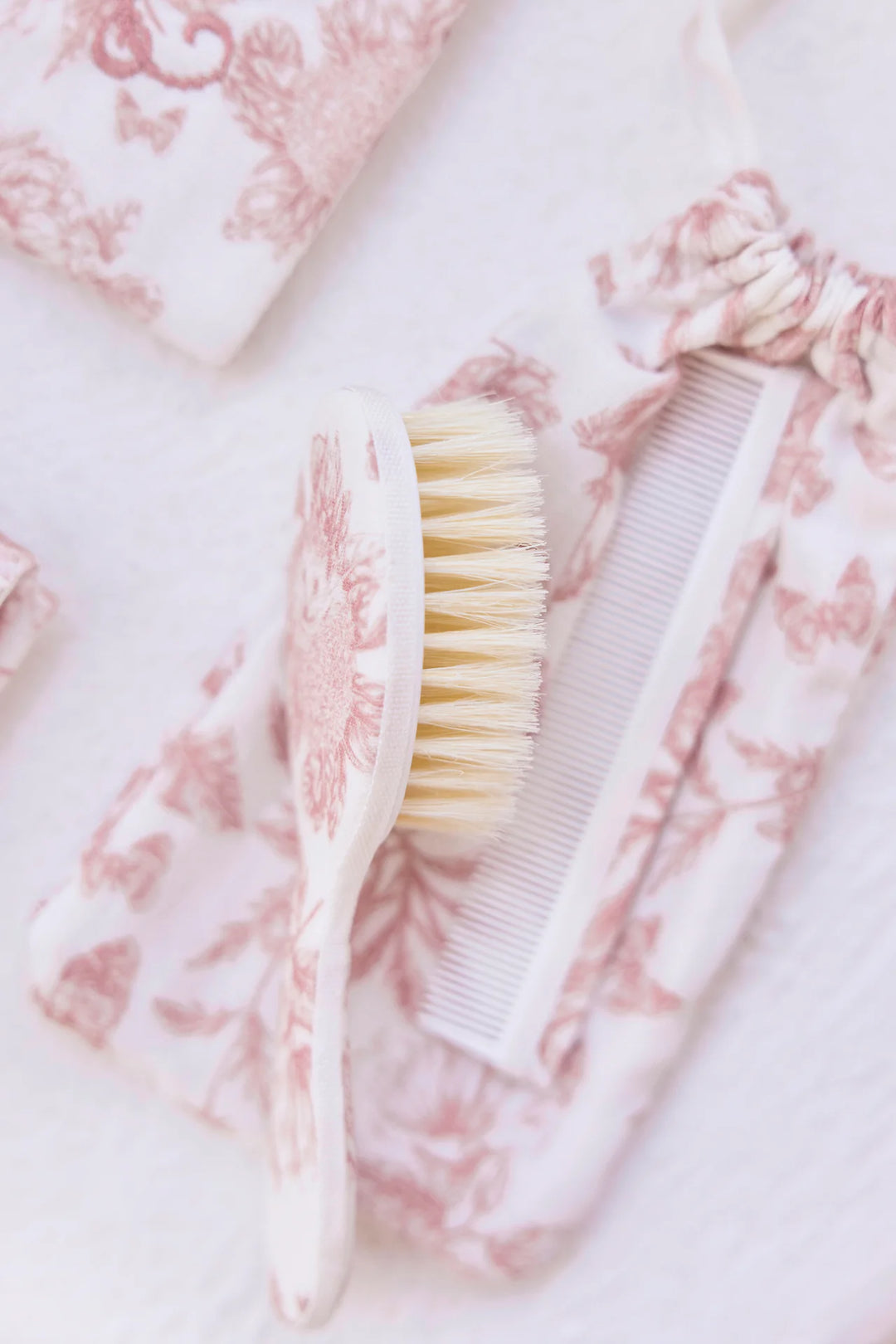 Tartine et Chocolat Baby Borstel & Kam Set – Toile de Jouy Roze