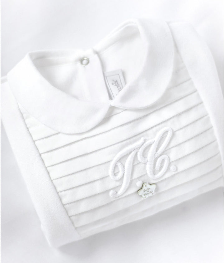 close up van Tartine et chocolat babypakje met TC logo en plisse details in offwhite 