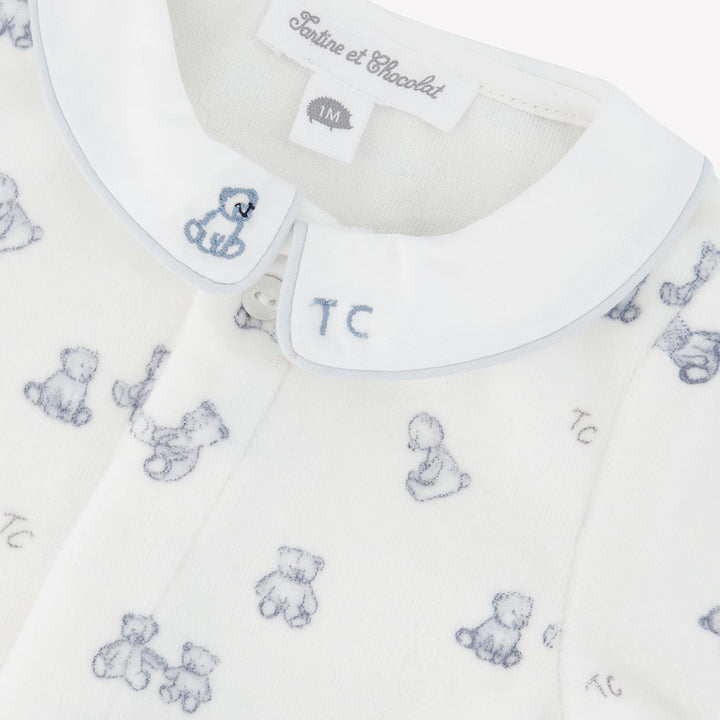 velours babypakje met beertjes in lichtblauw en TC logo op kraagje