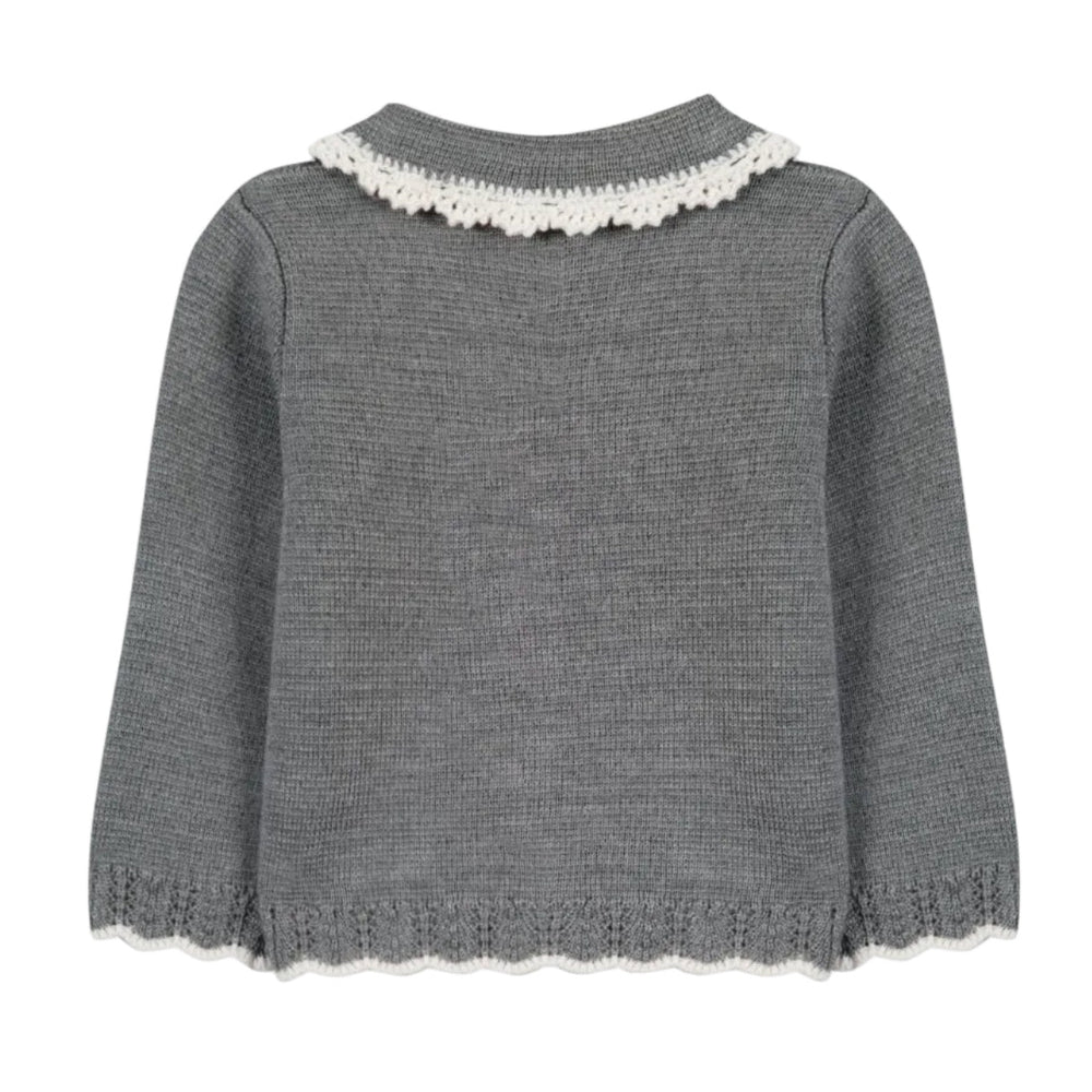 achterkant van luxe wolmix vest in lichtgrijze melange met offwhite ajour details 