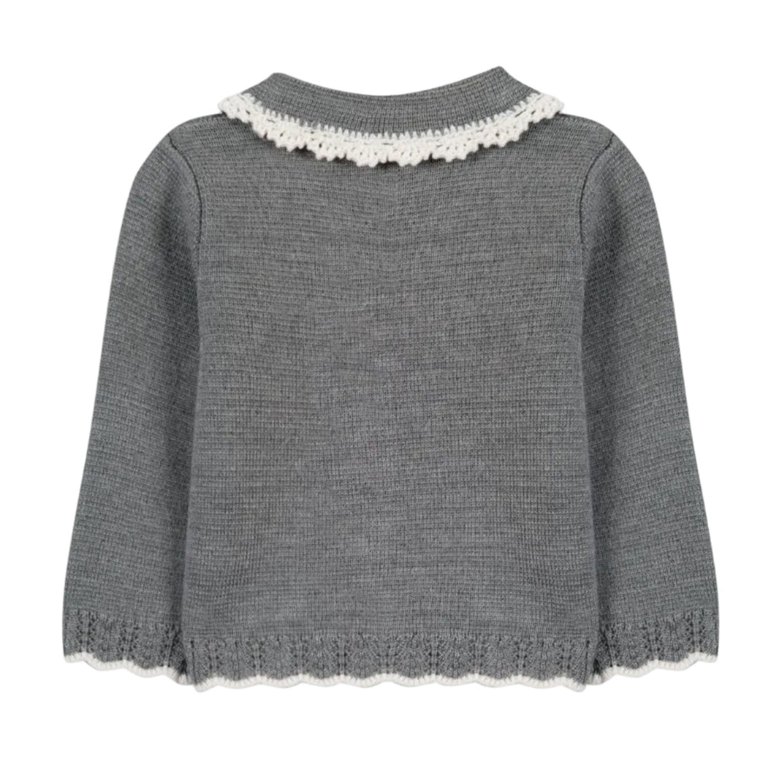 achterkant van luxe wolmix vest in lichtgrijze melange met offwhite ajour details 