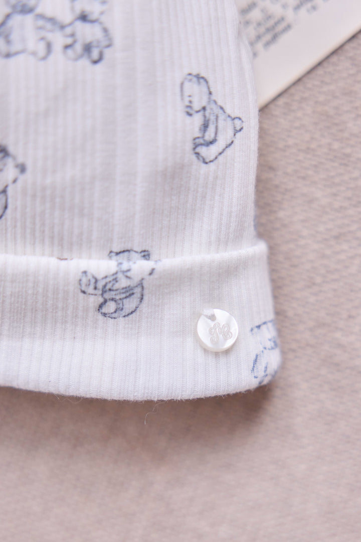 Rib katoenen mutsje met TC logo en blauw beertjesmotief