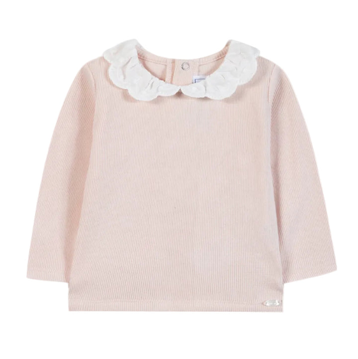 Rib katoenen t-shirt in pale pink met witte broderie kraag van tartine et chocolat